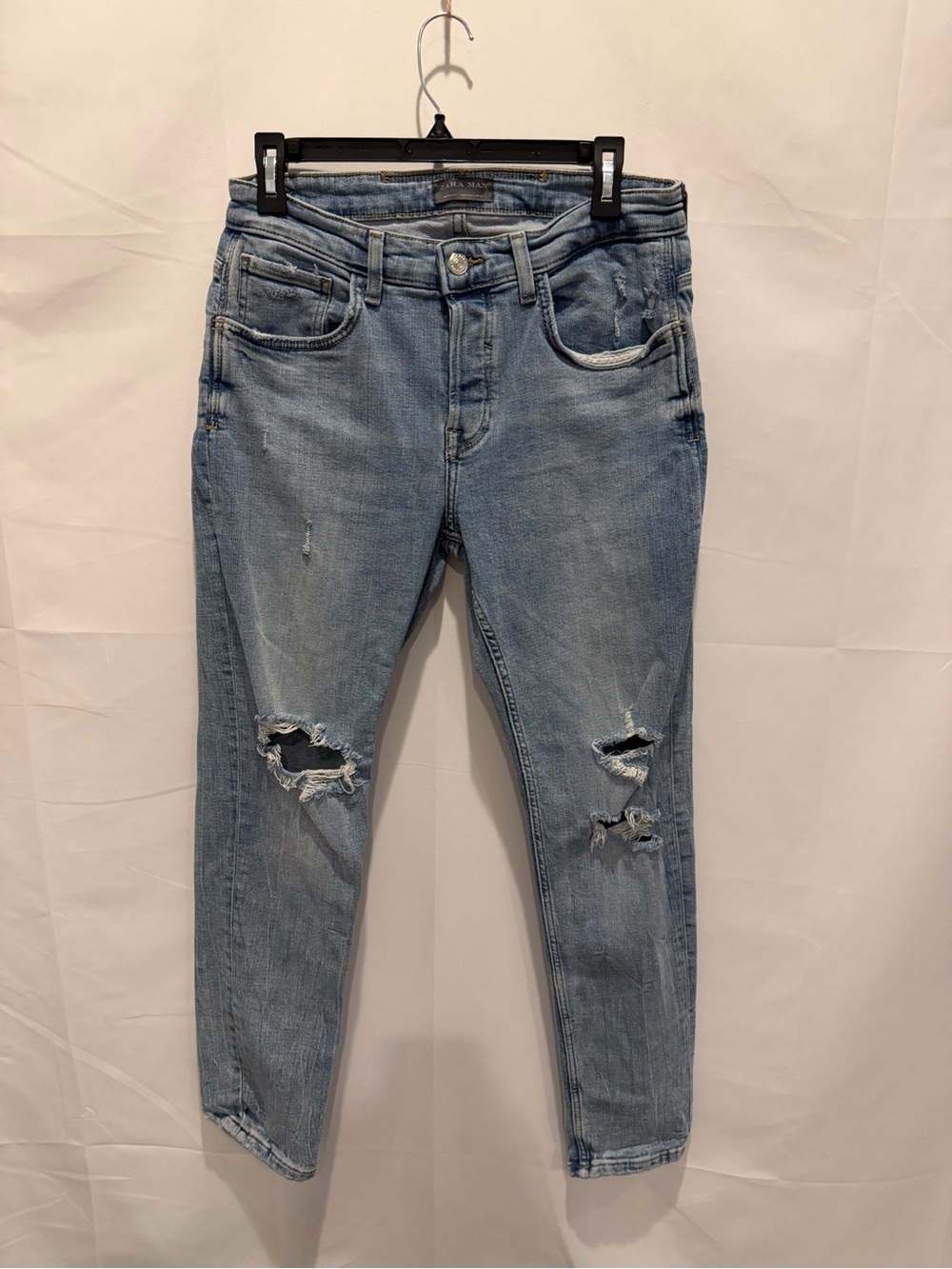 Zara men’s Light Blue Distressed Jeans. Size  32.denim,casual,minimalist
